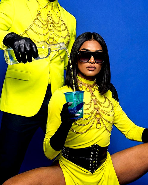 Neon yellow party look